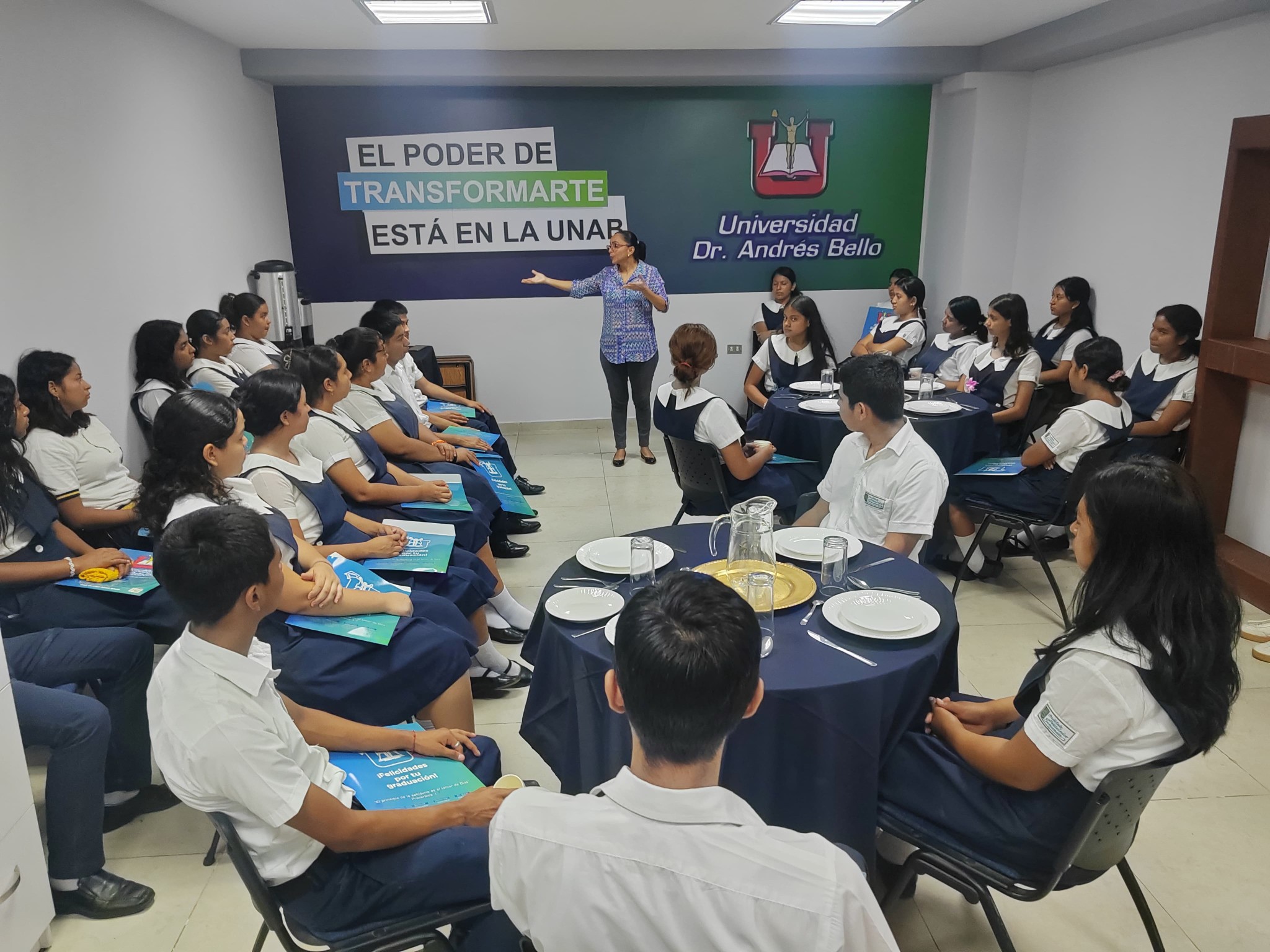 Estudiantes del IPS en charla de la Universidad Dr. Andrés Bello